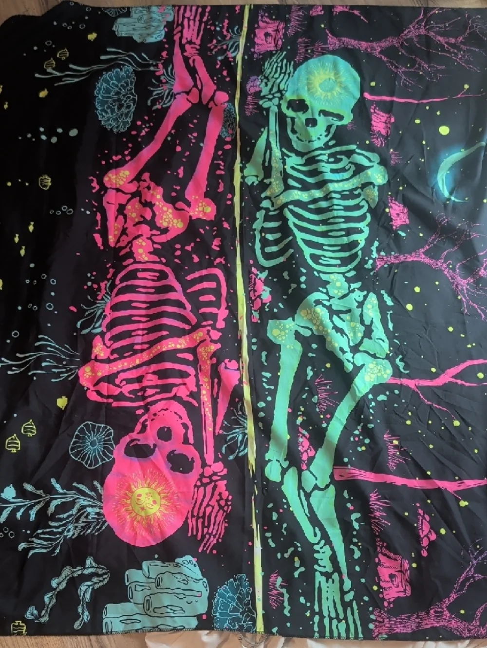 Blacklight Trippy Skull Tapestry – Neon Pink And Green